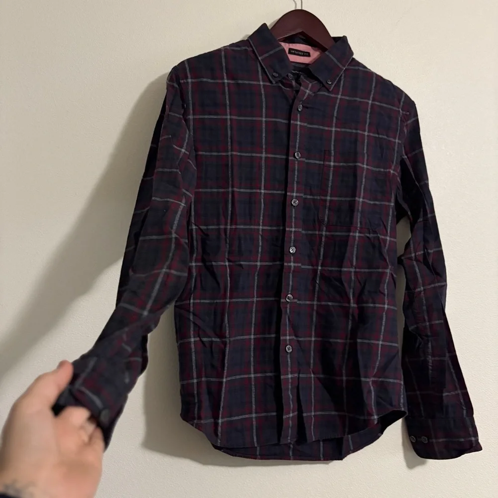 Banana Republic Men’s Button Down Untucked Fit Plaid Shirt Size Small Gray Red